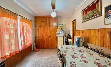 Amplio chalet en venta en Moron Norte