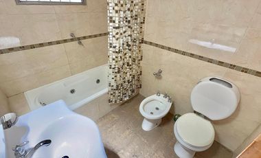 Amplio chalet en venta en Moron Norte