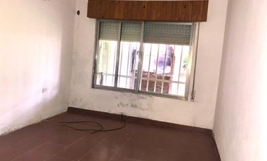 Casa en venta 1 dormitorio + comodín y cochera doble