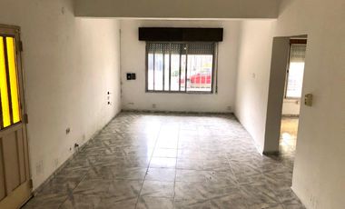 Casa en venta 1 dormitorio + comodín y cochera doble