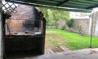 Casa en venta 1 dormitorio + comodín y cochera doble