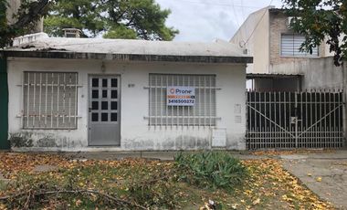 Casa en venta 1 dormitorio + comodín y cochera doble