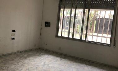 Casa en venta 1 dormitorio + comodín y cochera doble