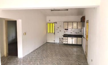Casa en venta 1 dormitorio + comodín y cochera doble