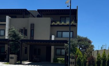 RENTA DE CASA EN VILLA CARRIEDO