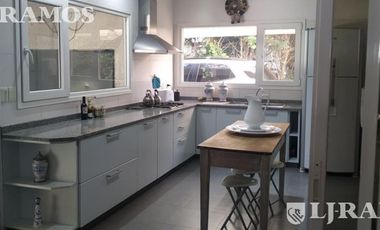 Hermosa Casa en Venta en Septiembre con piscina- Impecable estado PG