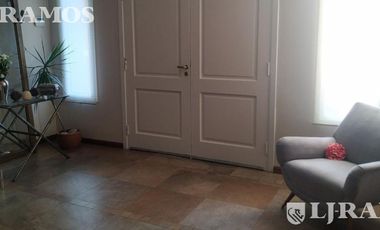 Hermosa Casa en Venta en Septiembre con piscina- Impecable estado PG