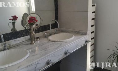 Hermosa Casa en Venta en Septiembre con piscina- Impecable estado PG