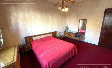 Casa de 5 ambientes en venta, próxima al centro de Quilmes.