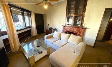 Casa de 5 ambientes en venta, próxima al centro de Quilmes.
