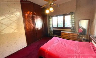 Casa de 5 ambientes en venta, próxima al centro de Quilmes.