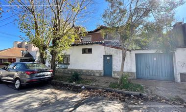Casa de 5 ambientes en venta, próxima al centro de Quilmes.