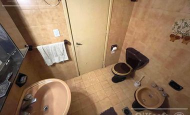 Casa de 5 ambientes en venta, próxima al centro de Quilmes.