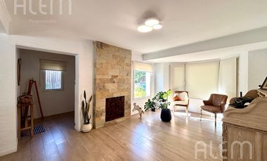 Hermosa Casa en  Echeverria del Lago.