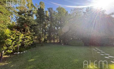 Hermosa Casa en  Echeverria del Lago.