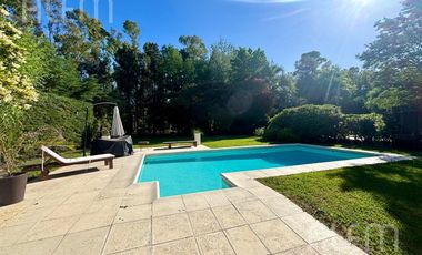 Hermosa Casa en  Echeverria del Lago.