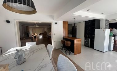 Hermosa Casa en  Echeverria del Lago.