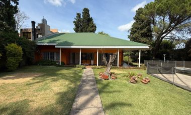 Casa en venta Burzaco con quincho y piscina!!!