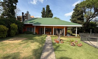 Casa en venta Burzaco con quincho y piscina!!!