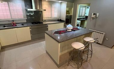 Casa en venta Burzaco con quincho y piscina!!!