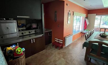 Casa en venta Burzaco con quincho y piscina!!!