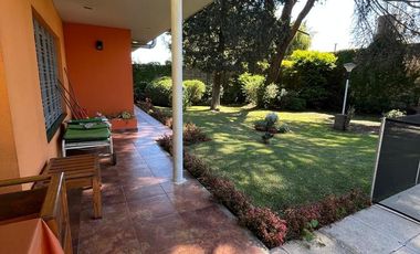 Casa en venta Burzaco con quincho y piscina!!!