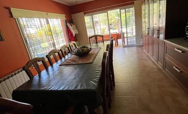 Casa en venta Burzaco con quincho y piscina!!!