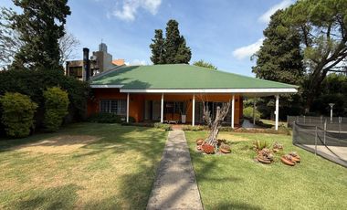 Casa en venta Burzaco con quincho y piscina!!!