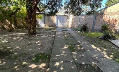 Casa en venta Burzaco con quincho y piscina!!!