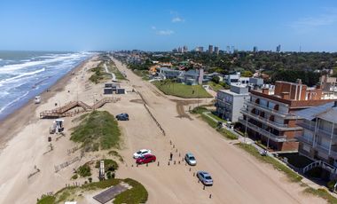 Departamento FRENTE AL MAR  PINAMAR CON COCHERA 7 AMBIENTES - ASCENSOR