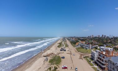 Departamento FRENTE AL MAR  PINAMAR CON COCHERA 7 AMBIENTES - ASCENSOR