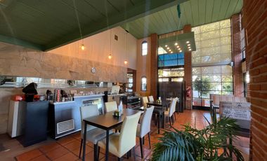 Local en  esquina varios destinos