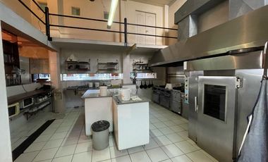 Local en  esquina varios destinos