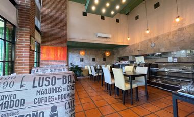 Local en  esquina varios destinos