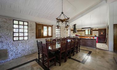 Quinta de 5 dormitorios sobre terreno de 3.744m² en Funes