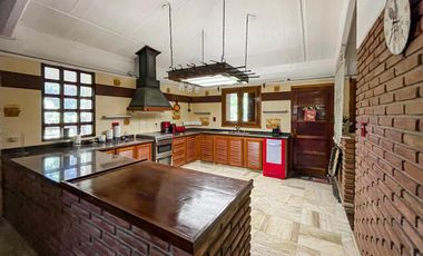 Quinta de 5 dormitorios sobre terreno de 3.744m² en Funes