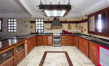 Quinta de 5 dormitorios sobre terreno de 3.744m² en Funes