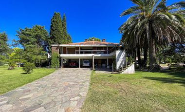 Quinta de 5 dormitorios sobre terreno de 3.744m² en Funes