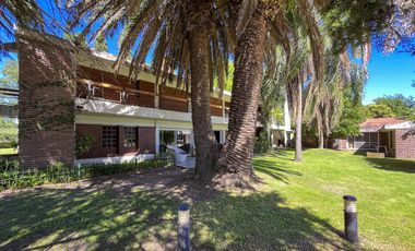 Quinta de 5 dormitorios sobre terreno de 3.744m² en Funes