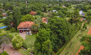 Quinta de 5 dormitorios sobre terreno de 3.744m² en Funes