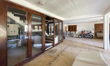 Quinta de 5 dormitorios sobre terreno de 3.744m² en Funes