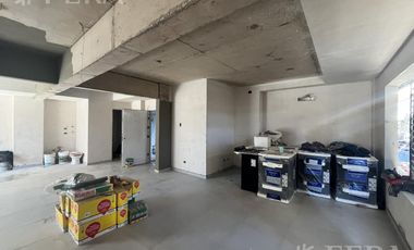 Venta de Oficina en ochava con patio en Wilde
