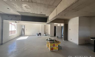 Venta de Oficina en ochava con patio en Wilde