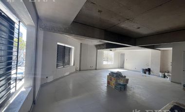 Venta de Oficina en ochava con patio en Wilde