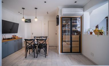 Casa en venta en Olivos. 3 dormitorios. Jardín y pileta. Reciclada a nuevo.