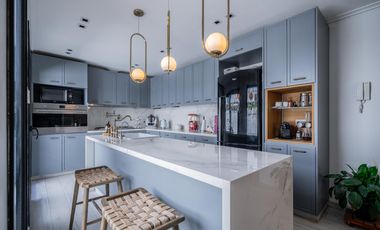 Casa en venta en Olivos. 3 dormitorios. Jardín y pileta. Reciclada a nuevo.