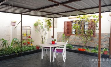 Casa 4 ambientes en venta en Lanús Este