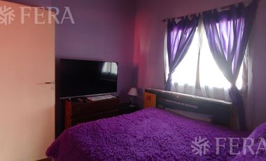 Venta de casa de 3 ambientes con cochera en Longchamps