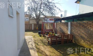 Venta de casa de 3 ambientes con cochera en Longchamps