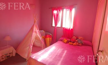 Venta de casa de 3 ambientes con cochera en Longchamps